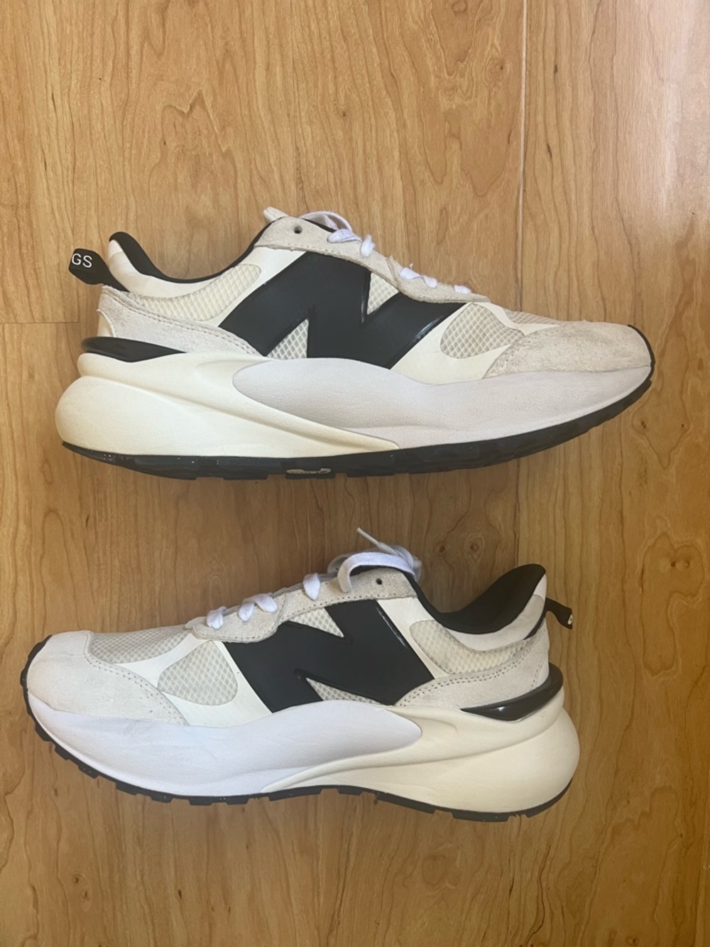 New Balance White and Black FIGS 3447 - Picture 2 of 7
